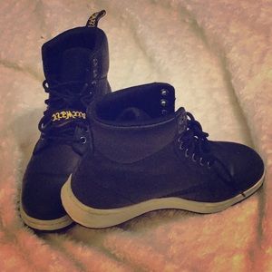 Dr. Martens Rigal